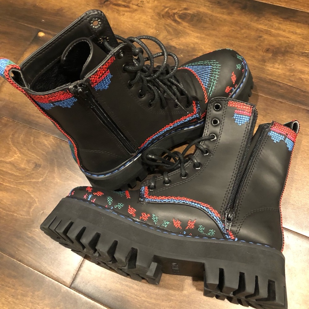 FARM Rio FARM Rio Stitched Lace-Up Boot NEW - Picture 9 of 16